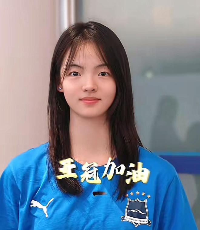 武漢女足姜晨璟，踢防守位反差大，自小如此。