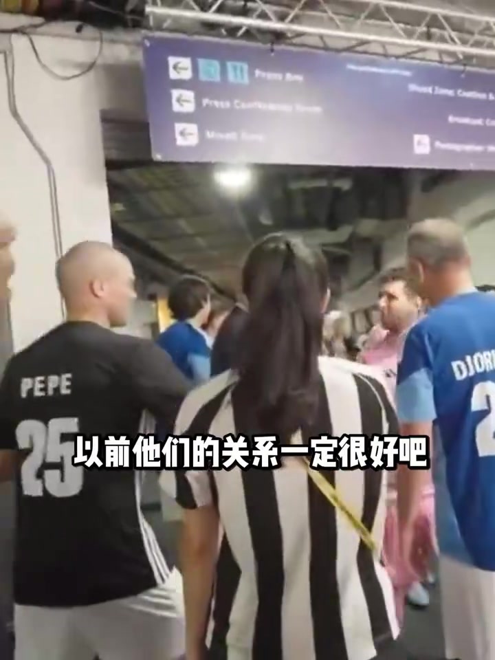 網友惡搞梅西和佩佩握手的時候不會聯(lián)想到當年的回憶嗎