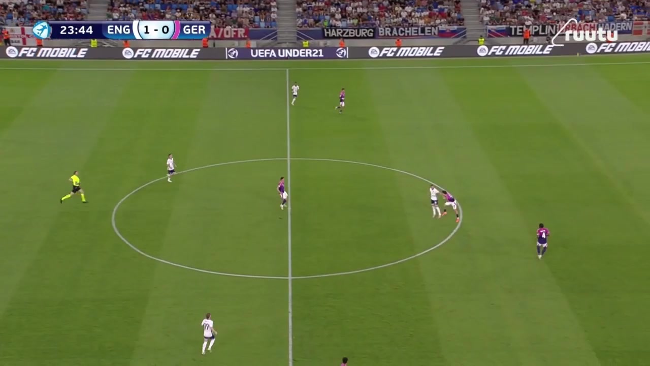 英格蘭2-0領(lǐng)先德國(guó)麥卡蒂送助攻哈欽森抽射破門空翻慶祝