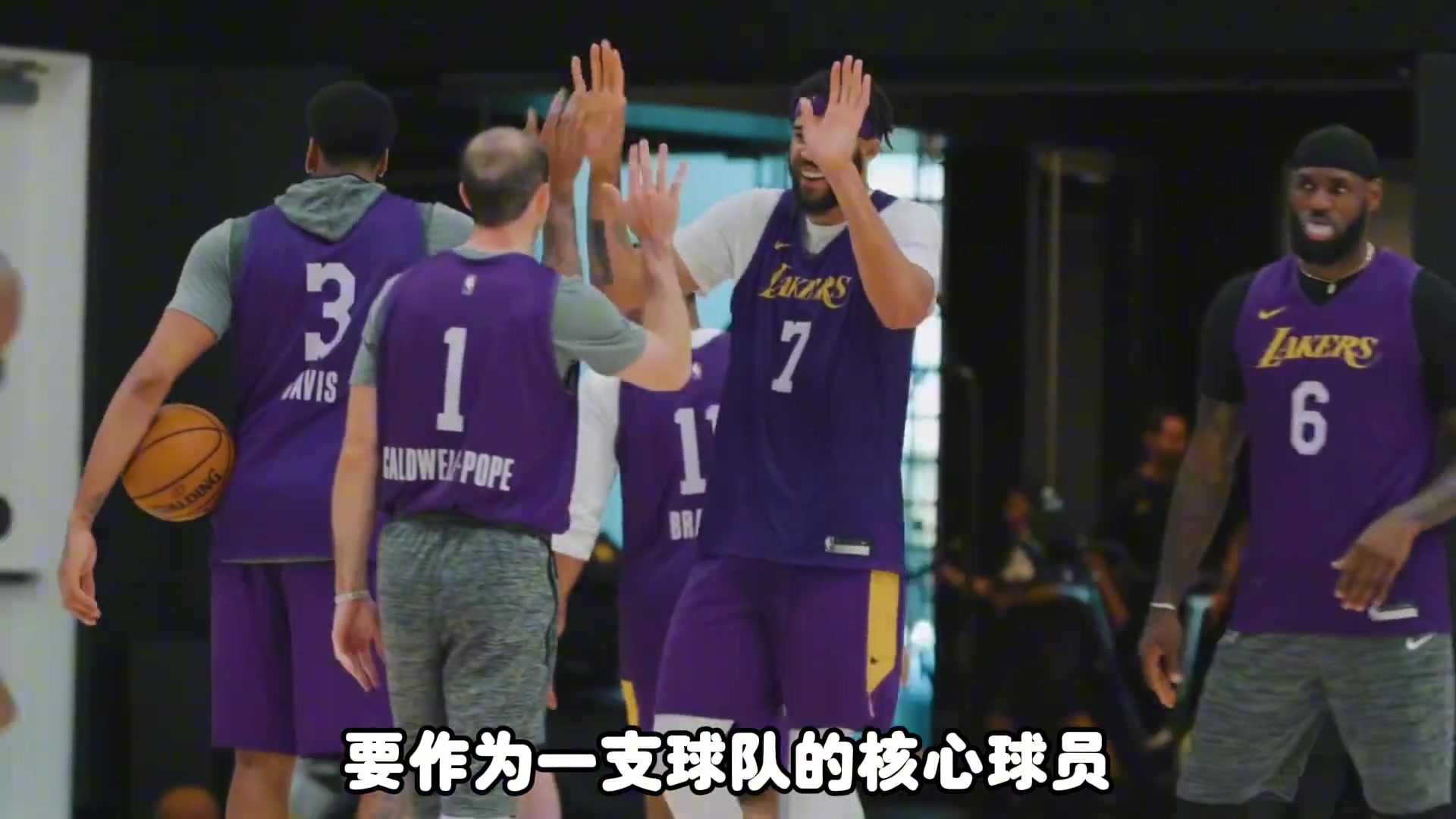 楊毅可觀的講 現(xiàn)在的詹姆斯很難再作為球隊核心去競爭冠軍了