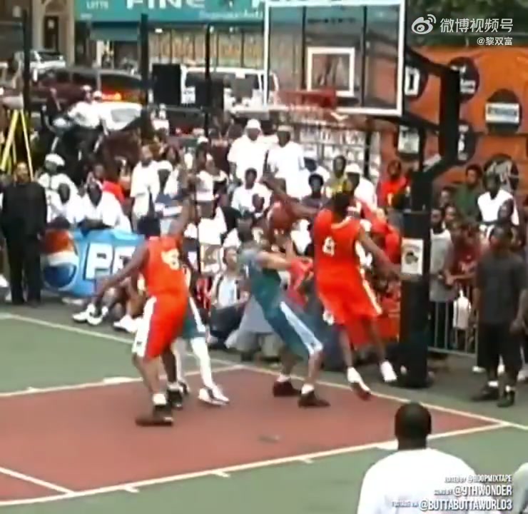 23年前的今天已經拿下三連冠的科比現身洛克公園大殺四方