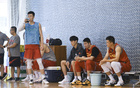 中國男籃人手緊缺，應(yīng)調(diào)整策略鍛煉新人備戰(zhàn)亞洲杯。