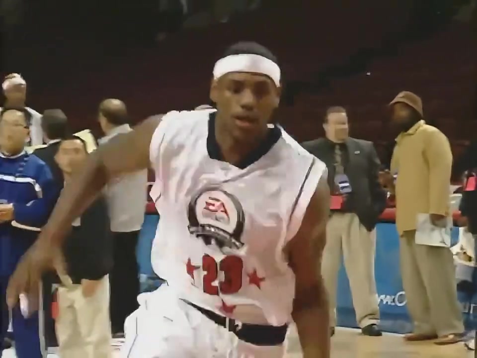經典之作當年NBA live04發(fā)行廣告 球星們稚嫩的臉龐