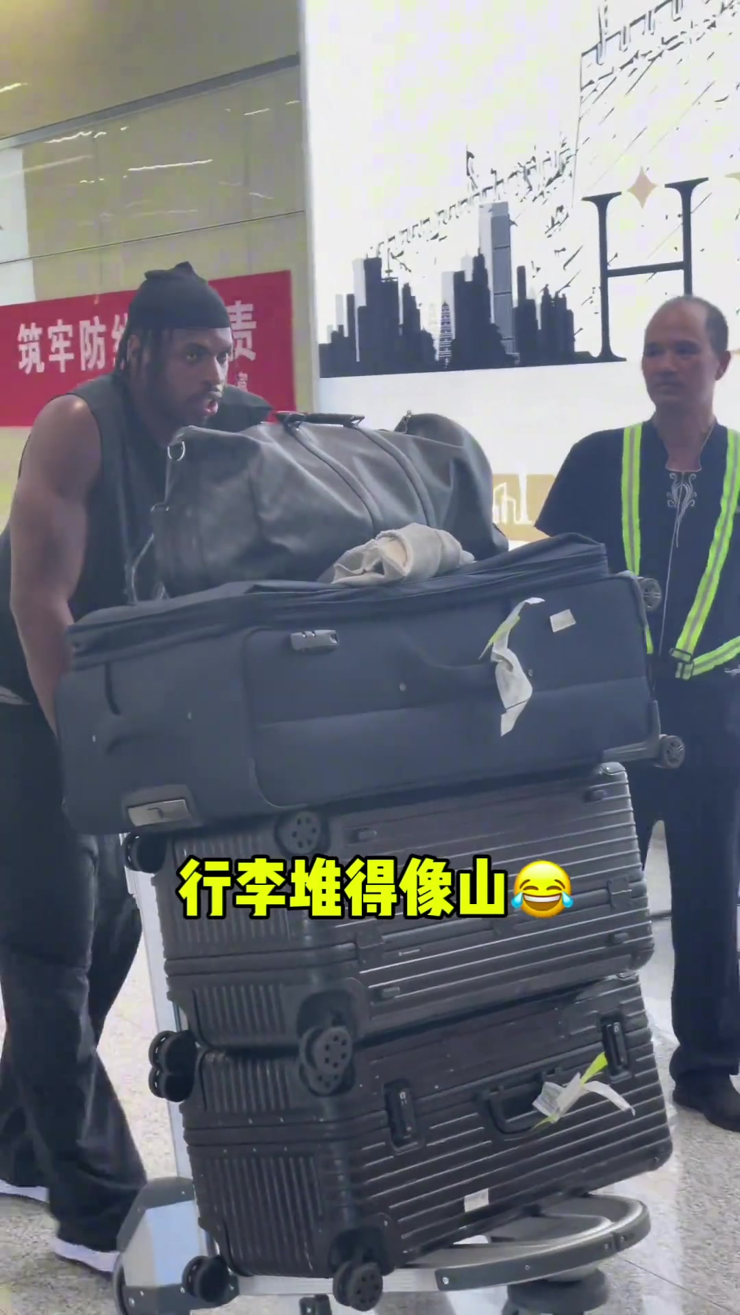 連你也來(lái)了勇士球員希爾德開(kāi)啟中國(guó)行 首站西安兵馬俑 連你也來(lái)了勇士球員希爾德開(kāi)啟中國(guó)行 首站西安兵馬俑
