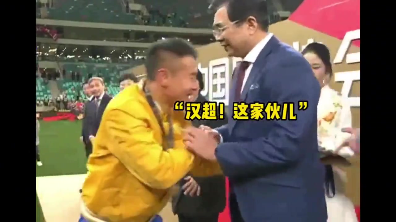 退役后時(shí)準(zhǔn)備進(jìn)足協(xié)于漢超對(duì)著宋凱說好話你一來(lái)我就進(jìn)球了 退役后時(shí)準(zhǔn)備進(jìn)足協(xié)于漢超對(duì)著宋凱說好話你一來(lái)我就進(jìn)球了