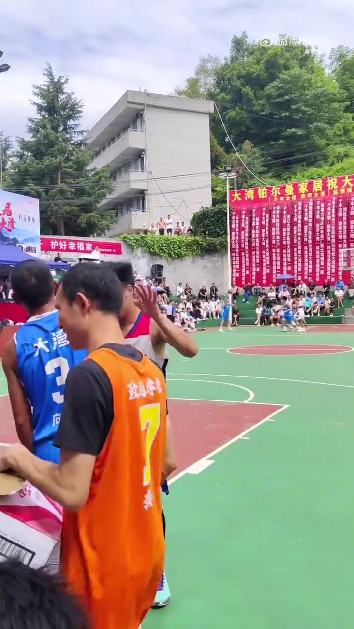 希望以后的規(guī)則能夠適當(dāng)?shù)闹萍s一下這種防守 希望以后的規(guī)則能夠適當(dāng)?shù)闹萍s一下這種防守