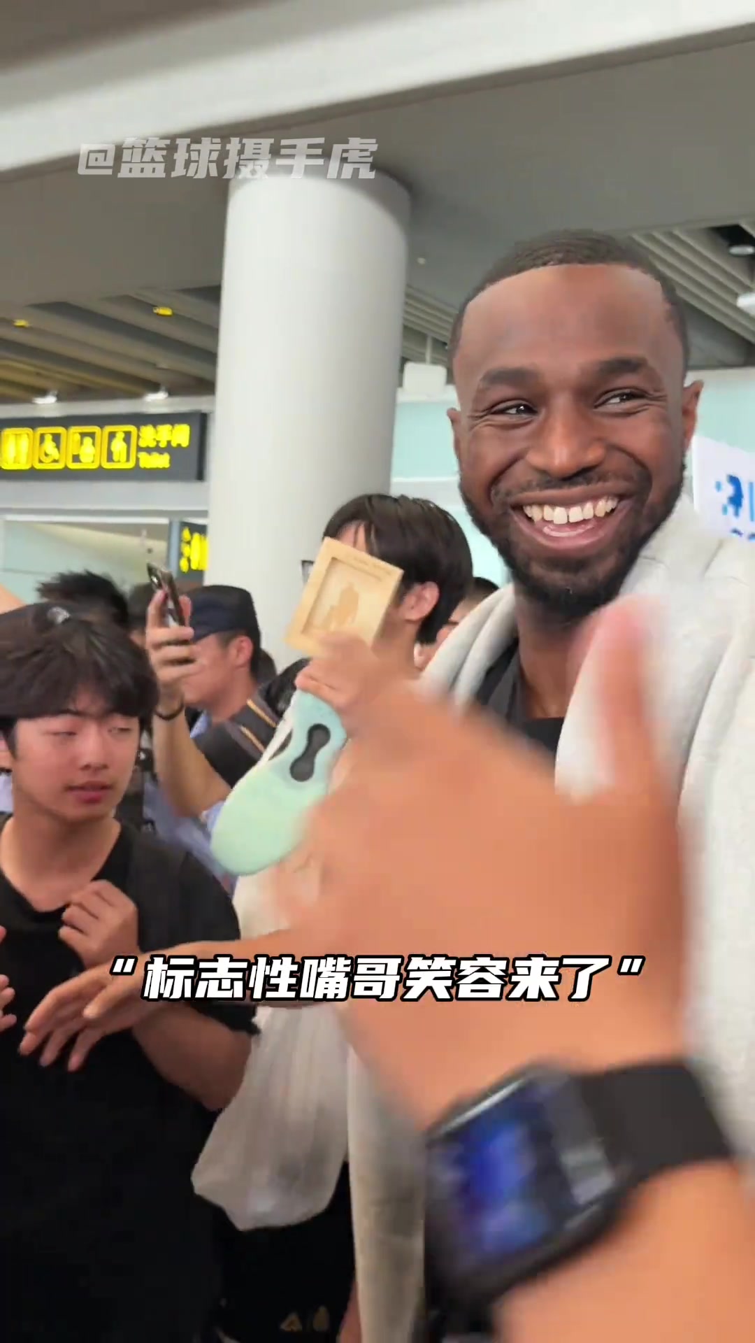 今年nba球星扎推兒中國行啊嘴笑的沒合過