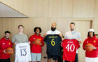 NBA球員祖巴茨等造訪卡靈頓，獲贈曼聯(lián)球衣！